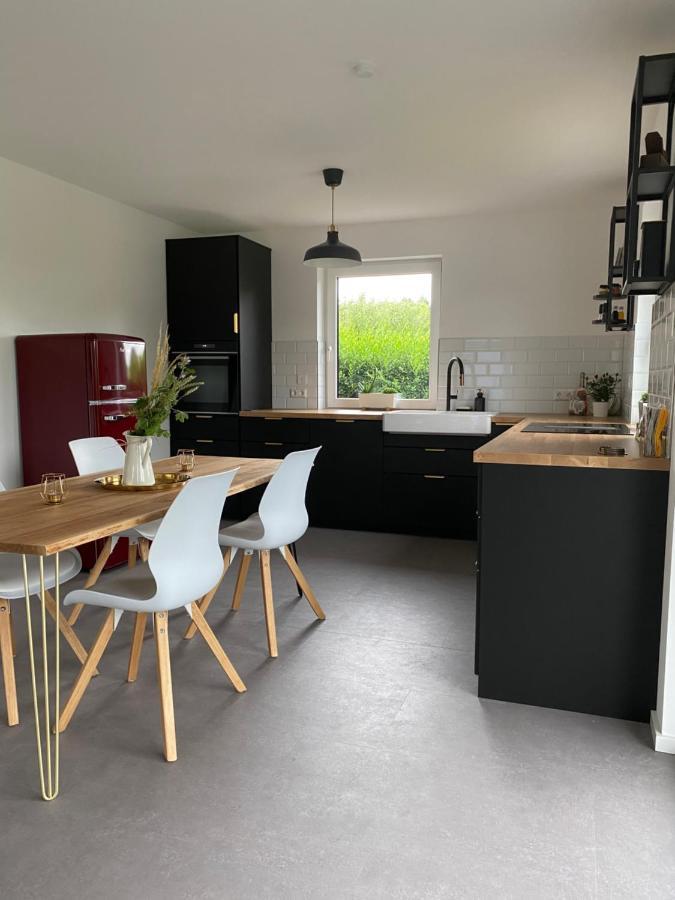 Deluxe Ferienwohnung für 4 bis 6 Personen kinder- und tierfreundlich W-LAN kostenfrei Lancken-Granitz Exterior foto